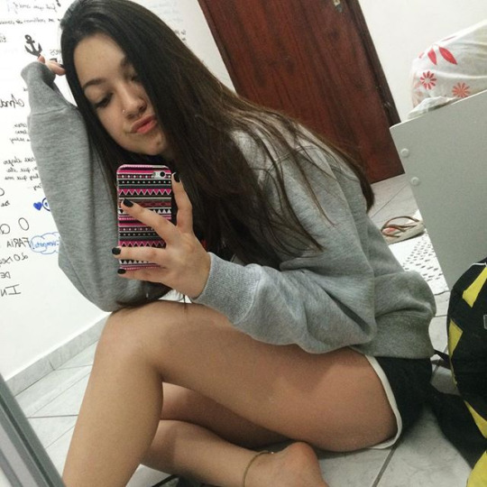teen legs selfie