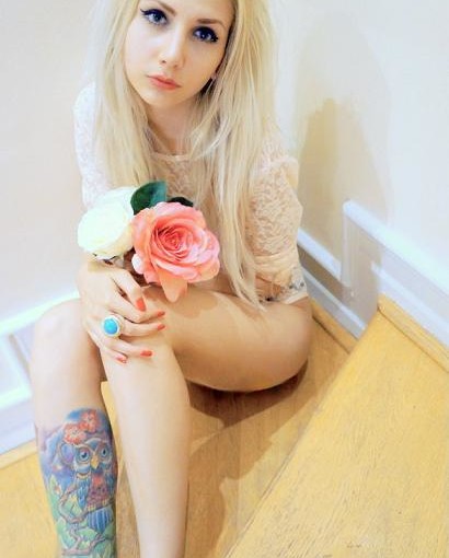 pretty blonde girl with roses
